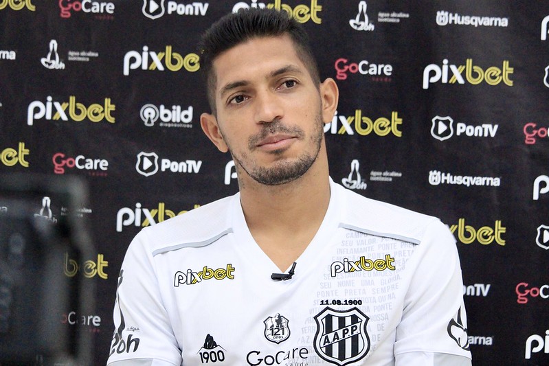 Pedro Júnior e Papa Faye assinam rescisão contratual com a Ponte Preta