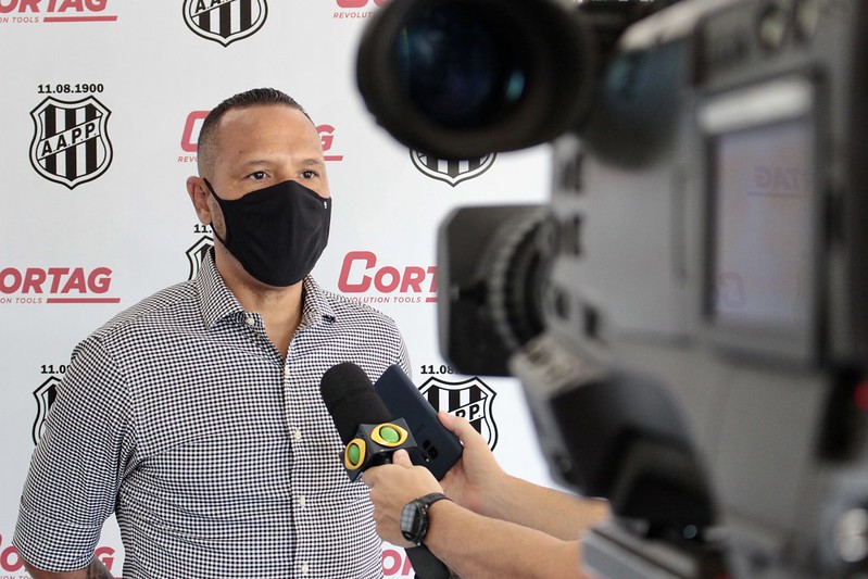 Luís Fabiano faz balanço sobre primeiro mês como dirigente na Ponte Preta: ‘Feliz por ajudar neste novo momento’