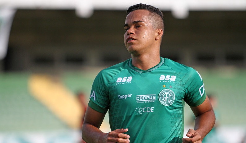 Lateral rompe ligamento do joelho e não joga mais pelo Guarani em 2022