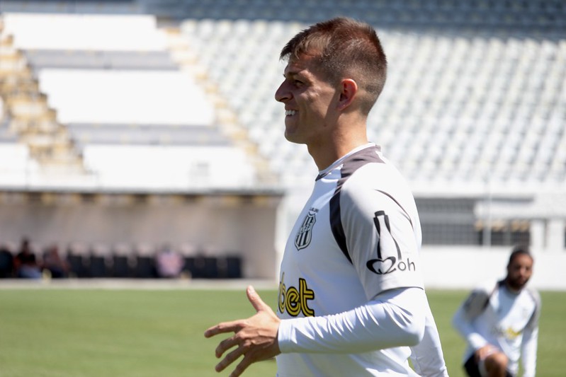 João Pedro explica ausência do futebol por conta da depressão e quer recomeço na Ponte Preta