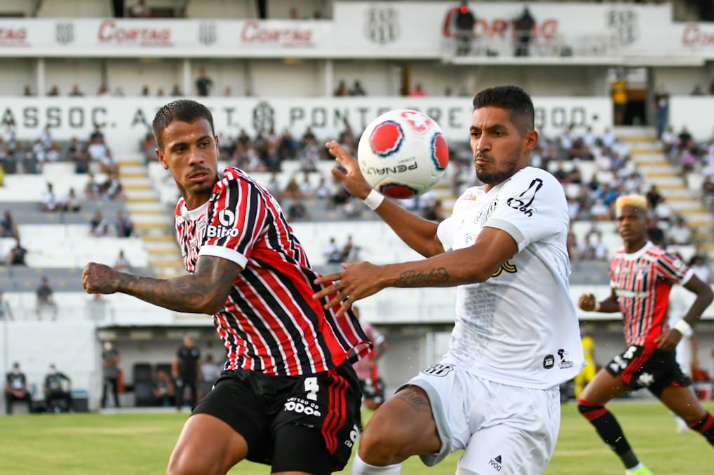 São Paulo marca  no final com Calleri e vence Ponte Preta