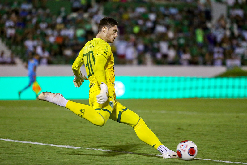 Guarani conta com volta de goleiro contra o Corinthians, mas mantém volante como dúvida