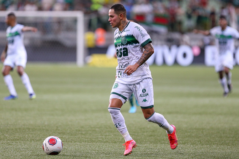 A um mês do fim do contrato, Giovanni Augusto tem futuro indefinido no Guarani