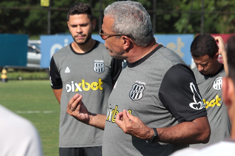 Departamento médico libera mais dois jogadores para Hélio dos Anjos