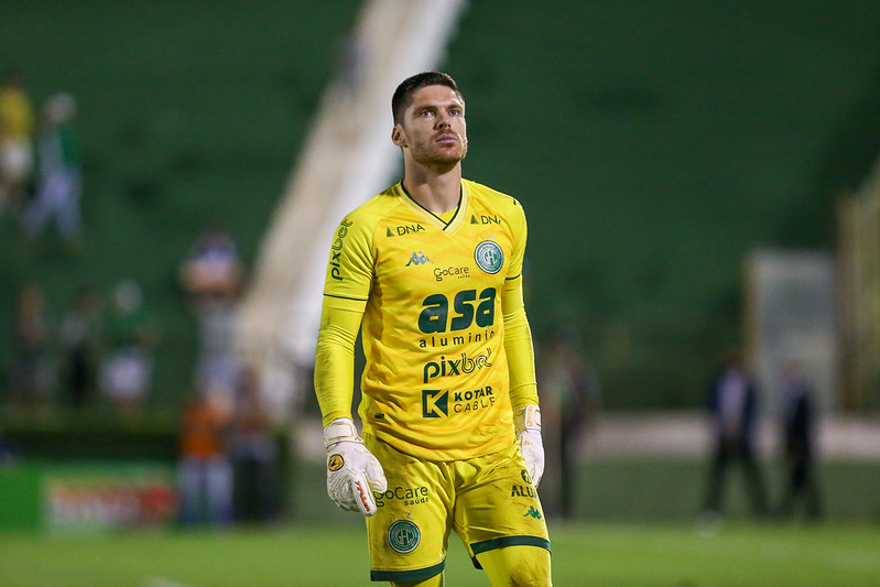 Suspensão de Kozlinski abre espaço para volta de Rafael Martins ou Gabriel Mesquita no Guarani