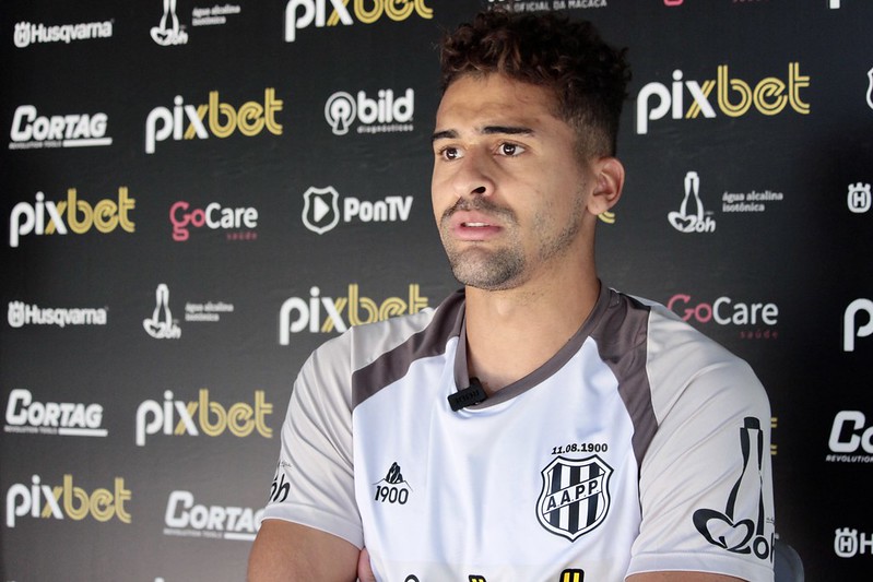 Léo Santos quer Ponte Preta concentrada no jogo do Moisés Lucarelli: ‘Primeiro é fazer a nossa parte’