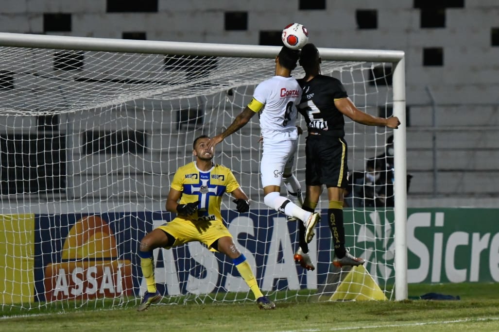 Dedé falha, Água Santa aproveita e vence a Ponte Preta