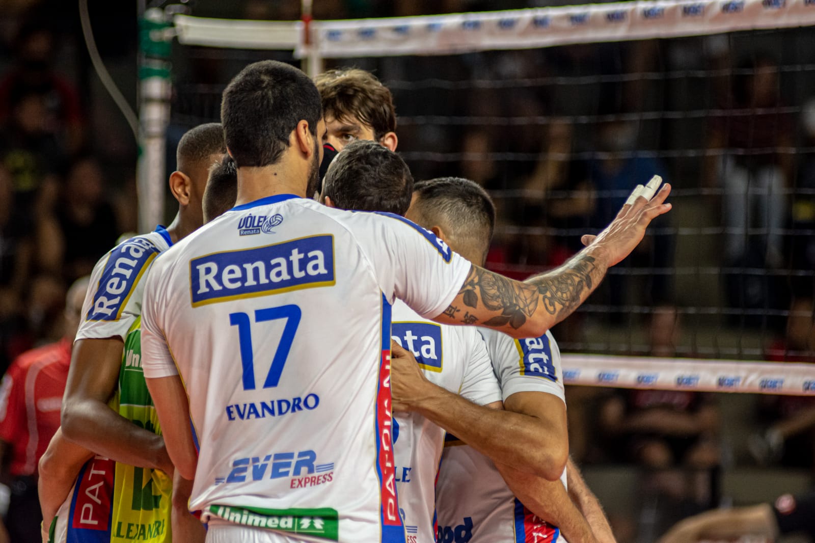 Vôlei Renata vence Sesi por 3 sets a 0 e abre vantagem no mata-mata da Superliga Masculina