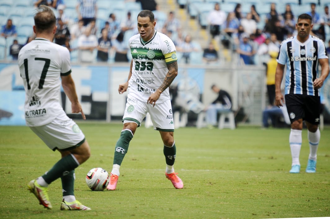 Giovanni Augusto recebe terceiro amarelo e desfalca o Guarani na próxima rodada