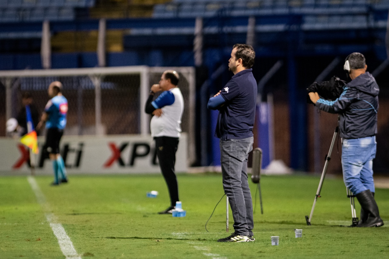 ‘O grupo vai se fortalecer’, diz Daniel Paulista após derrota na estreia da Série B