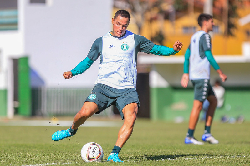 Lesão tira Giovanni Augusto dos próximos jogos do Guarani