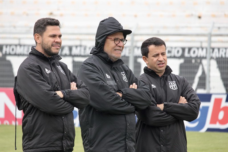 Hélio dos Anjos admite formação inédita contra a Chape: ‘Temos que criar novas ações’