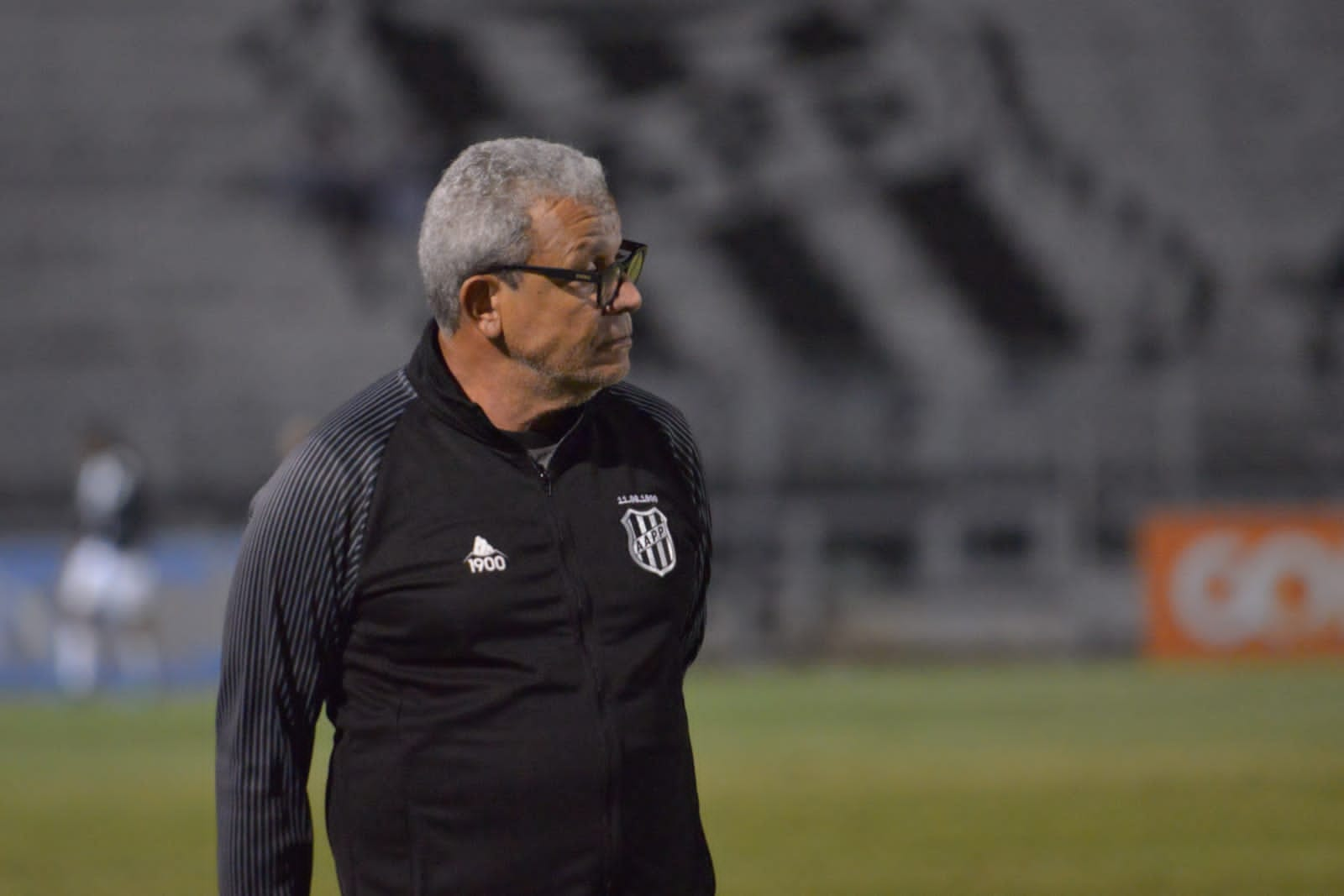 Técnico da Ponte Preta admite busca por reforços, mas vai esperar janela: ‘Vamos trazer jogadores’