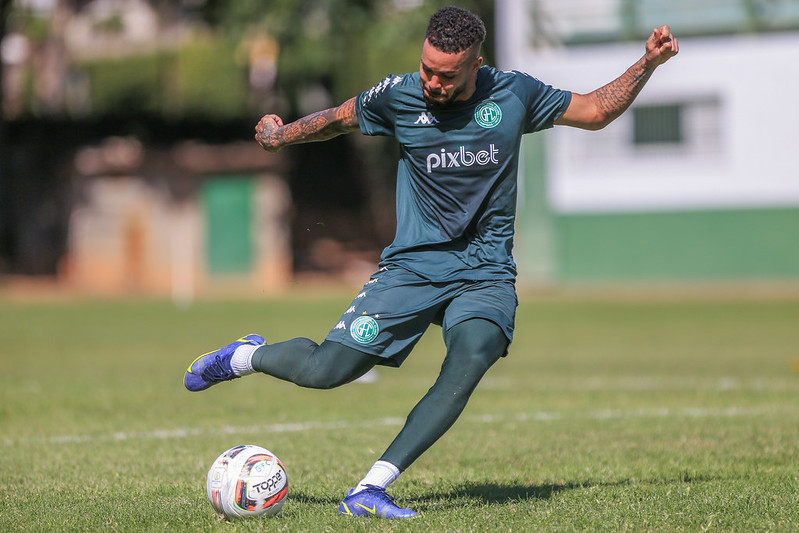 Fora dos planos, Maxwell e outros três jogadores são liberados no Guarani