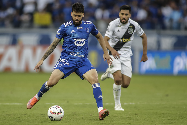 Cruzeiro confirma favoritismo e vence Ponte Preta no Mineirão