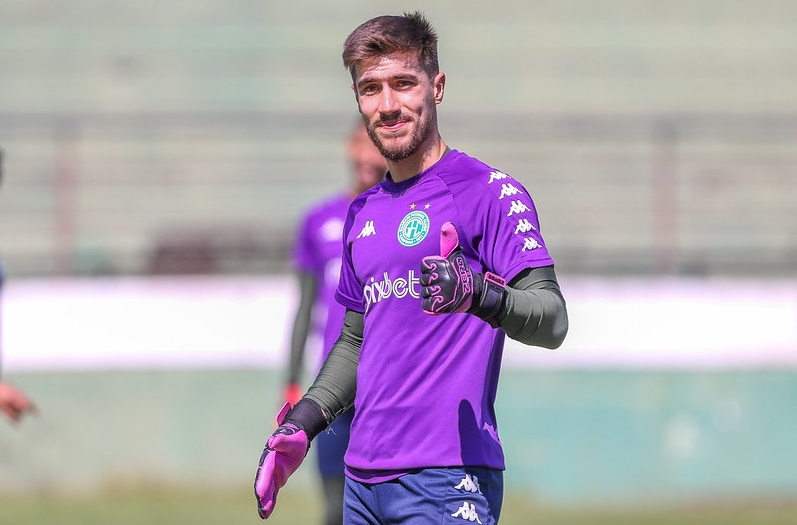 Guarani aguarda exames de Júlio César e pode ter terceiro goleiro contra o CRB