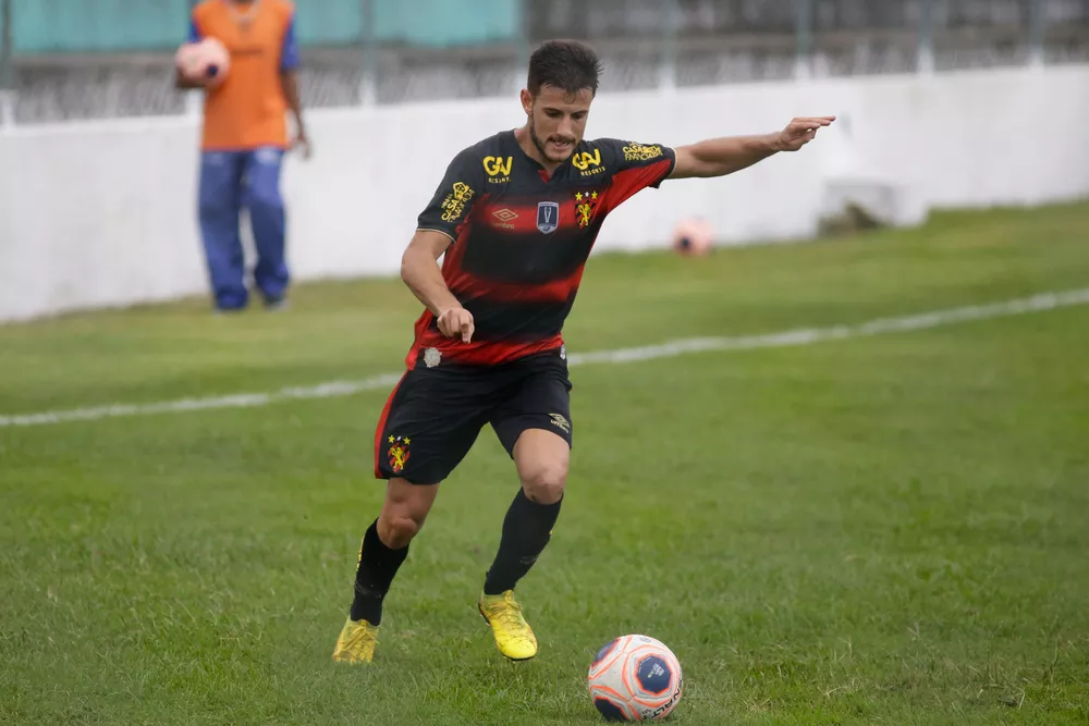 Ponte Preta entra na briga com o CRB por atacante do Atlético-GO