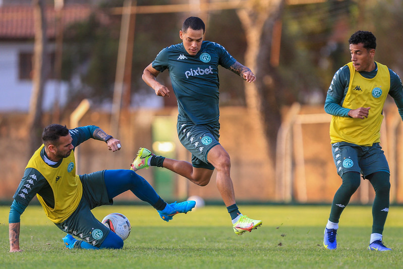 Giovanni Augusto vira dúvida no Guarani para enfrentar o Bahia