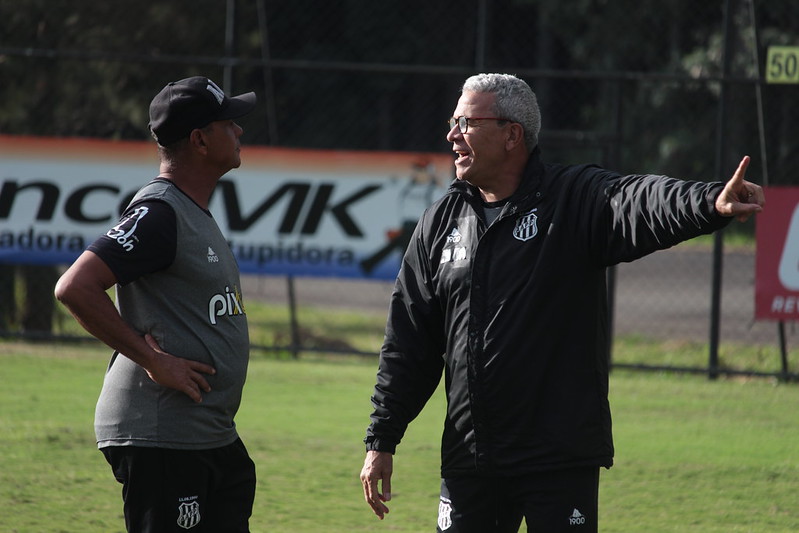 Hélio dos Anjos faz testes antes de definir time titular da Ponte Preta para enfrentar o Sampaio Corrêa