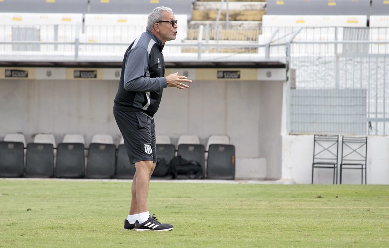 4-3-3 ou 4-4-2? Hélio dos Anjos faz mistério sobre formação da Ponte Preta contra o Sport