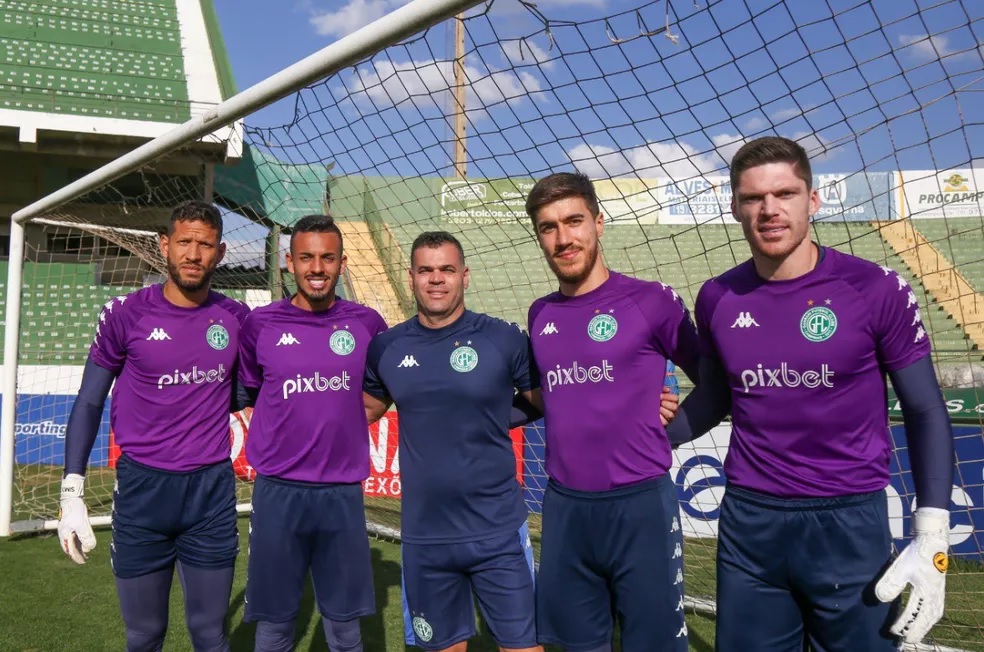 Novo preparador de goleiros do Guarani volta ao clube após 24 anos e reencontra Kozlinski