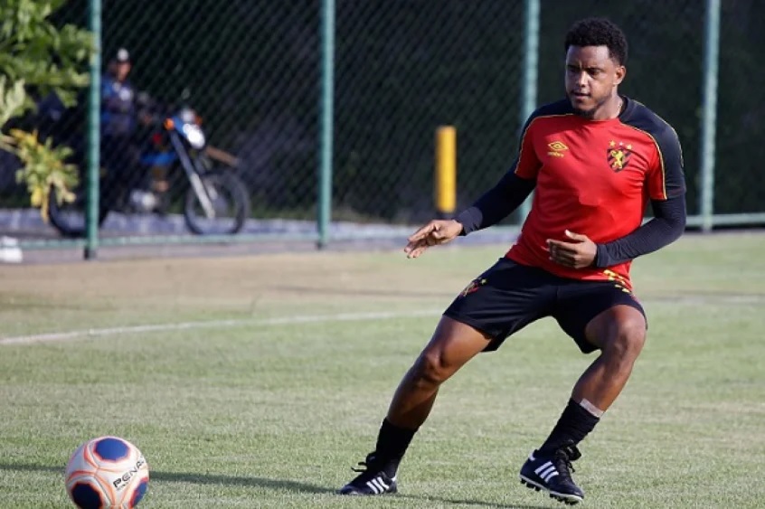 Rithely e Da Silva são integrados ao elenco da Ponte Preta; saiba quando eles podem estrear