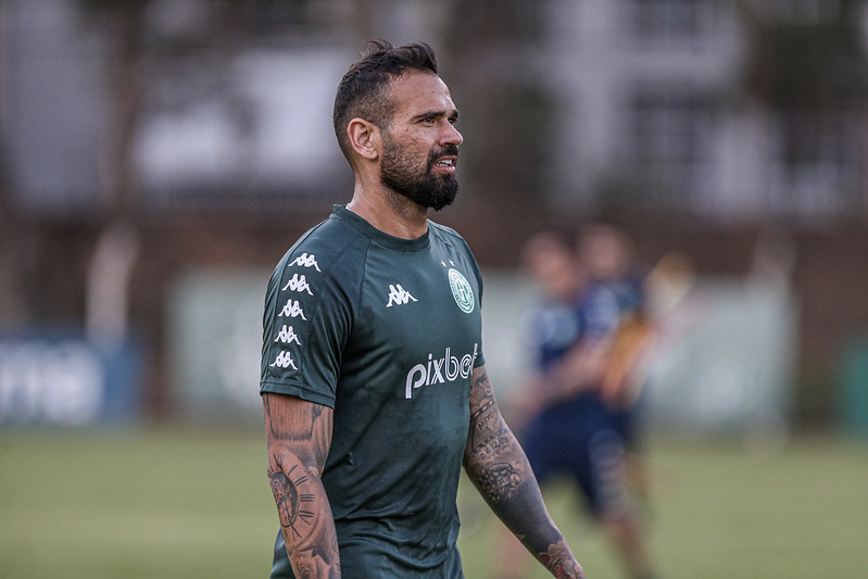 Guarani espera reunião com Pastana para definir futuro de Leandro Castan