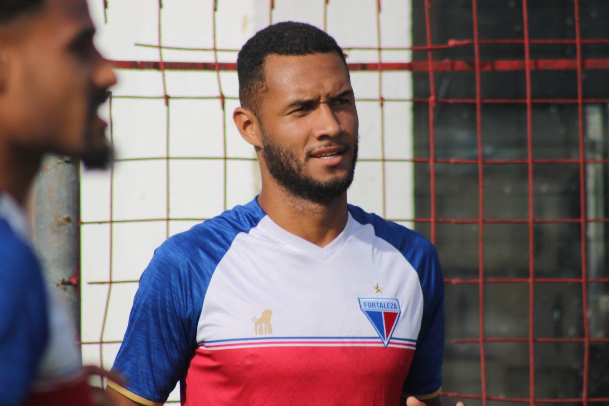 Ponte Preta negocia chegada de atacantes do Vasco e do Fortaleza