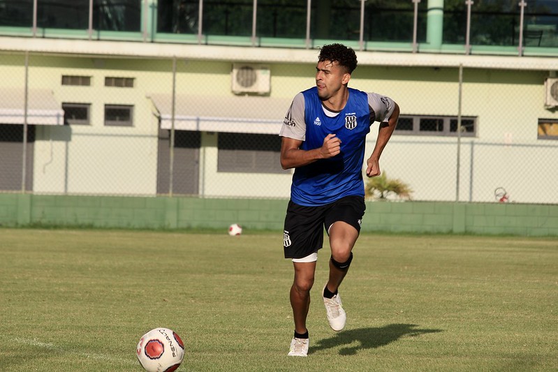 Sem jogar há 4 meses, Léo Santos entra na última fase da transição e voltará aos gramados no segundo turno