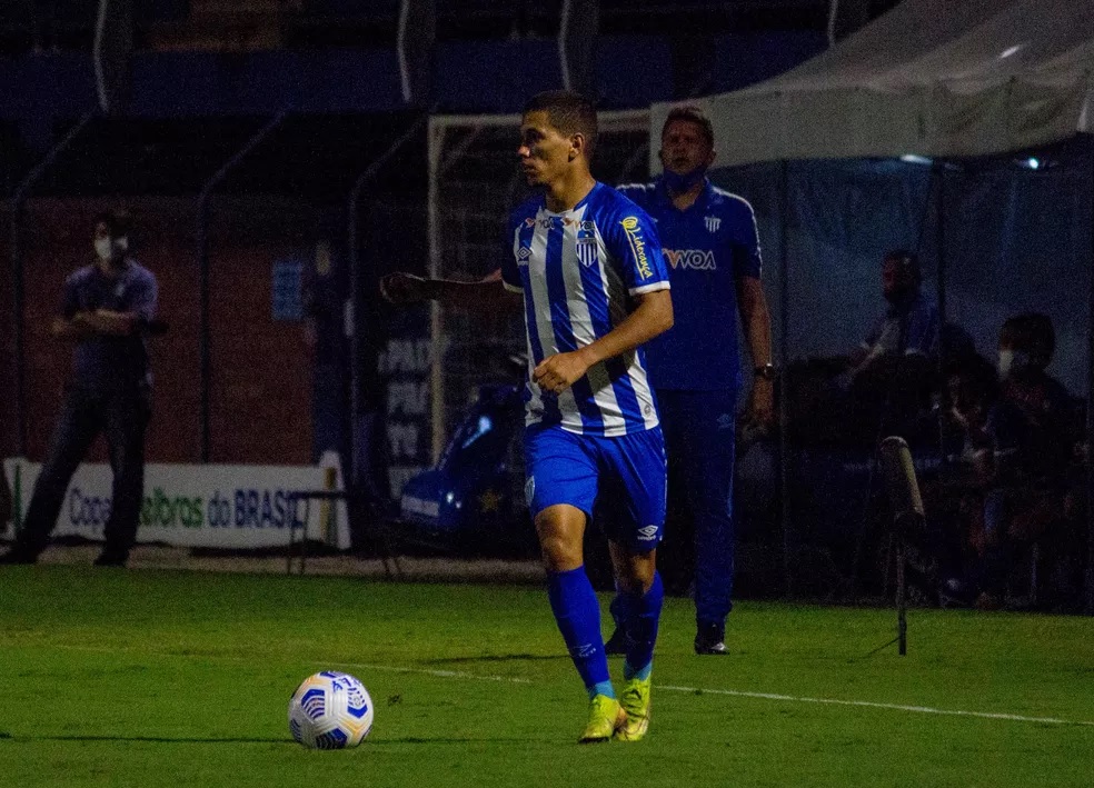 Após zagueiro do Cruzeiro, Ponte Preta abre negociação com atacante do Avaí