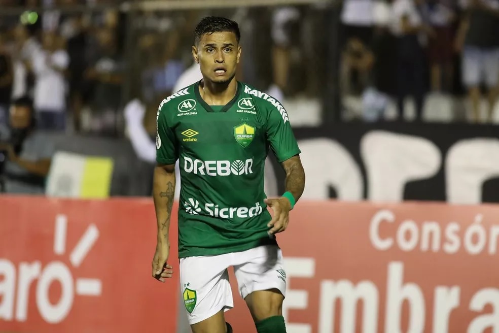 Sexto reforço, Everton desembarca em Campinas e será integrado ao elenco da Ponte; Cássio Gabriel é regularizado