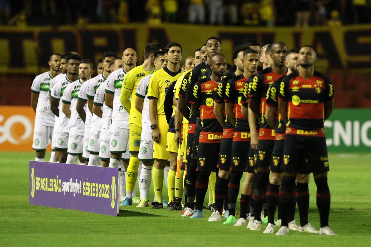 Guarani luta, reclama do VAR, mas perde para o Sport e segue na zona de rebaixamento