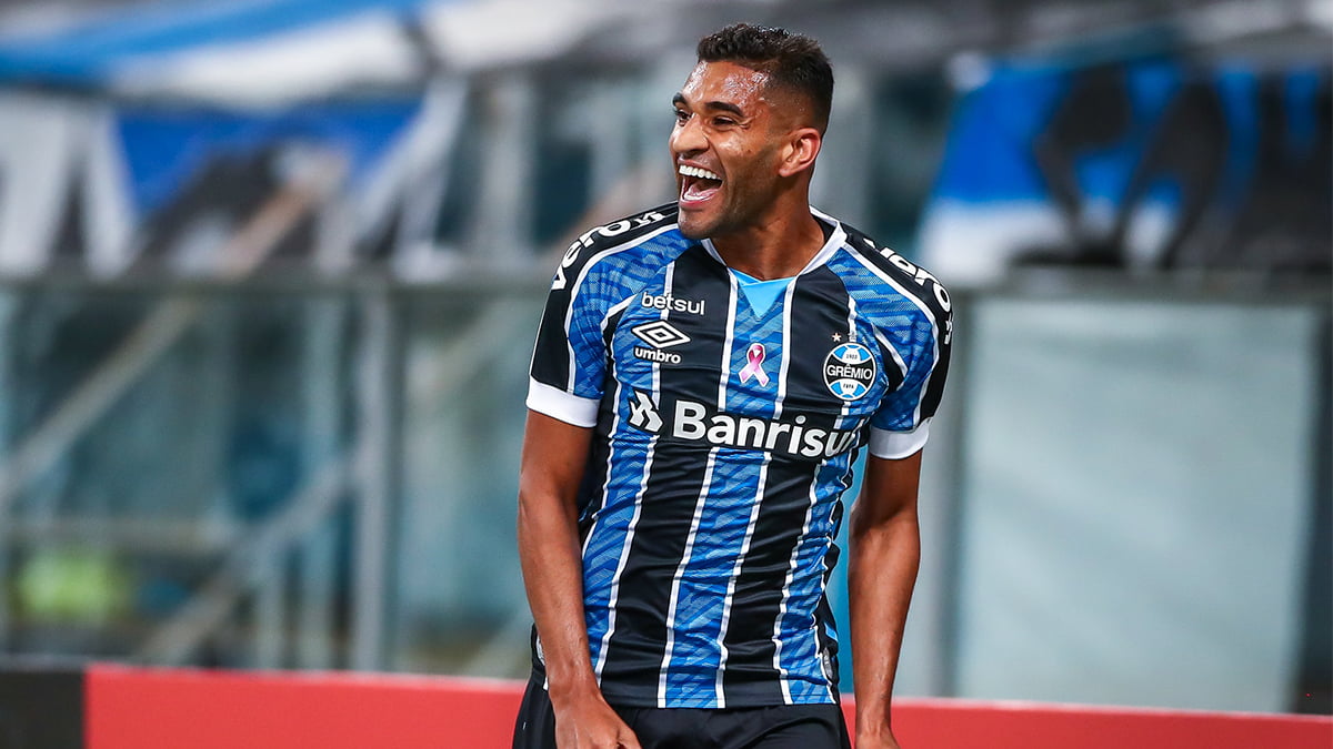 Grêmio costura cláusula de R$ 1 milhão e libera meia-atacante para assinar com o Guarani