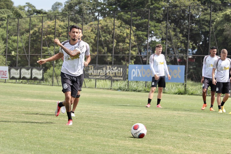 Ponte Preta adota cautela e Lucca pode ser desfalque pelo terceiro jogo consecutivo