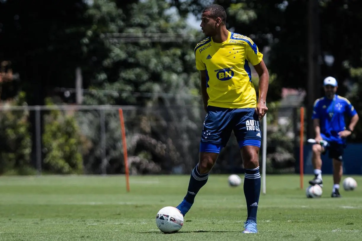 Apalavrada com três jogadores, Ponte Preta intensifica busca por camisa 10