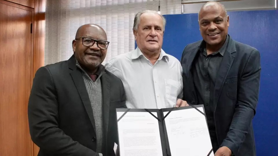 Ponte Preta participa da entrega da Carta contra o Racismo no Esporte na Federação Paulista