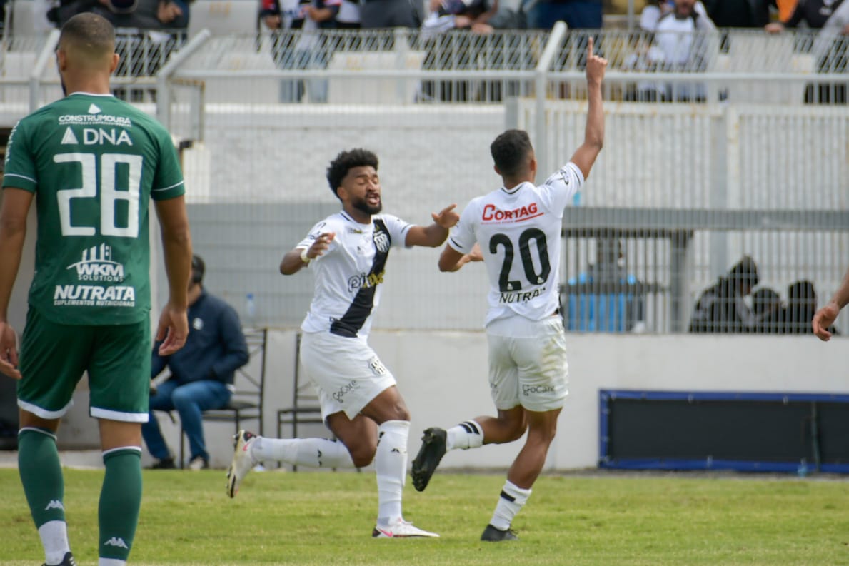 Futuro de Fessin segue indefinido na Ponte Preta e no Corinthians