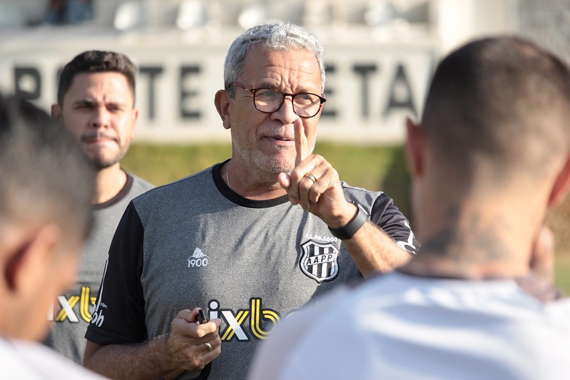 Hélio dos Anjos aposta em atmosfera do Majestoso para enfrentar o Vasco: ‘A torcida faz a diferença’