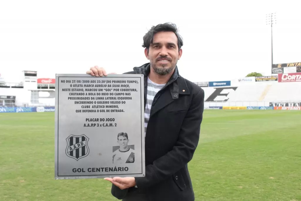 Jacozinho recebe homenagem pelos 22 anos do golaço contra o Atlético Mineiro no Moisés Lucarelli