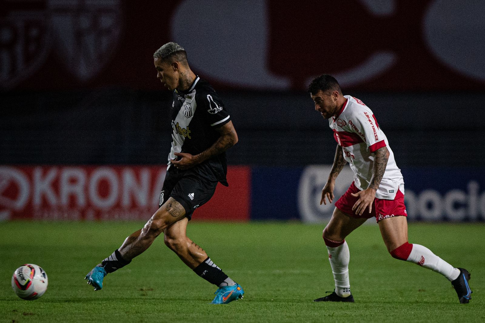 Ponte Preta fica no empate com o CRB, mas abre seis pontos do Z-4