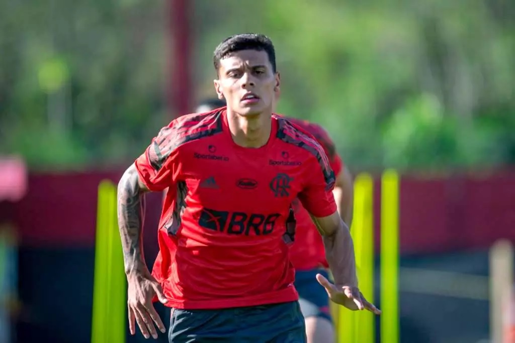 Guarani avança em negociação por volante do Flamengo