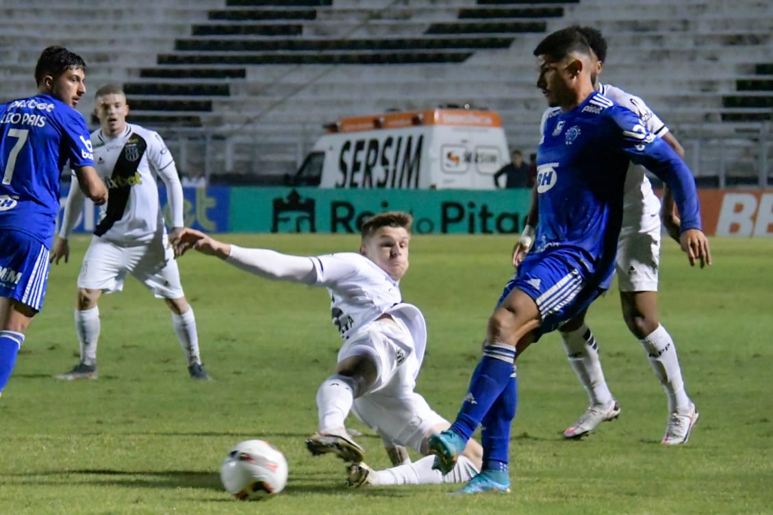 Chances de acesso da Ponte Preta são reduzidas após derrota para o Cruzeiro