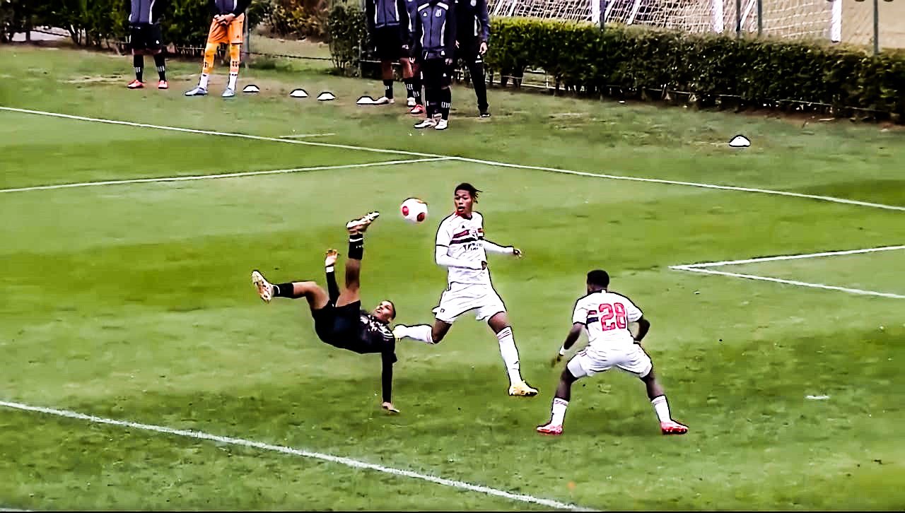 Puskás para o Cruel? Eliel marca golaço de bicicleta e garante vitória da Ponte contra o São Paulo no sub-20