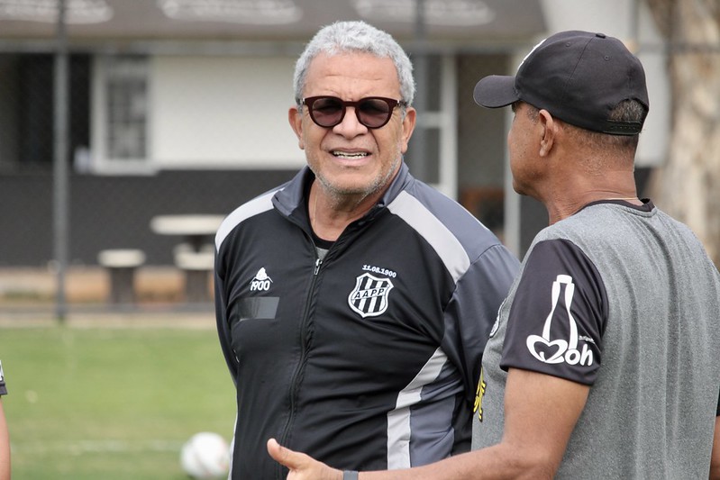 Hélio dos Anjos projeta confronto com o Sport nesta quarta-feira: ‘Decisão para continuar sonhando’