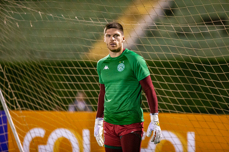 Guarani anuncia renovação com goleiro Kozlinski por mais uma temporada