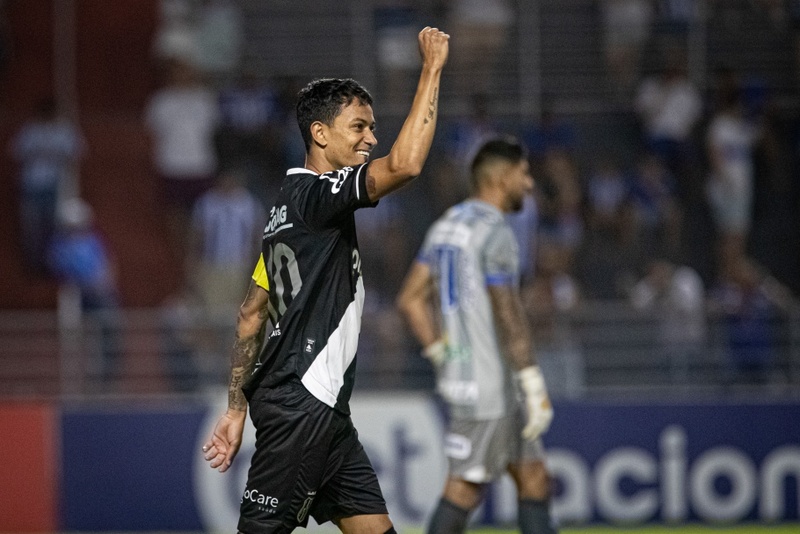 Uma boa parceria: as duas melhores temporadas de Lucca foram com a camisa da Ponte Preta