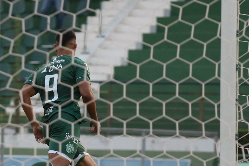 Tanque artilheiro: Yuri aproveita brecha, se firma como titular e homem-gol do Guarani na Série B