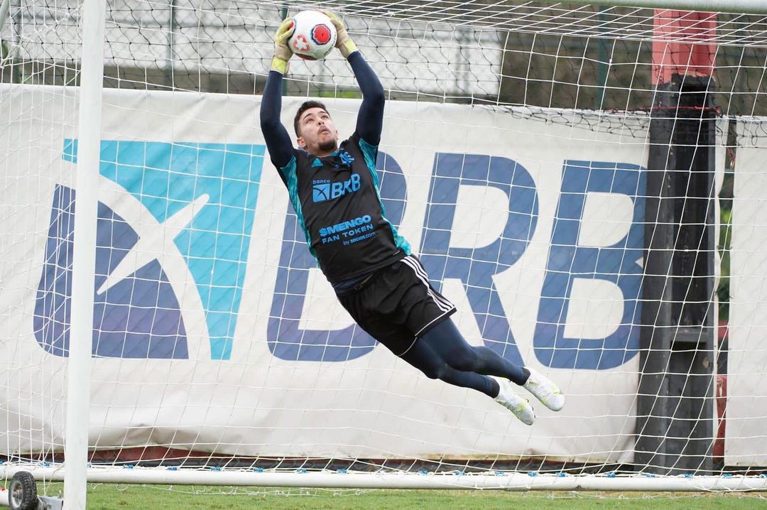 Ex-goleiro do Flamengo assina contrato com o Guarani