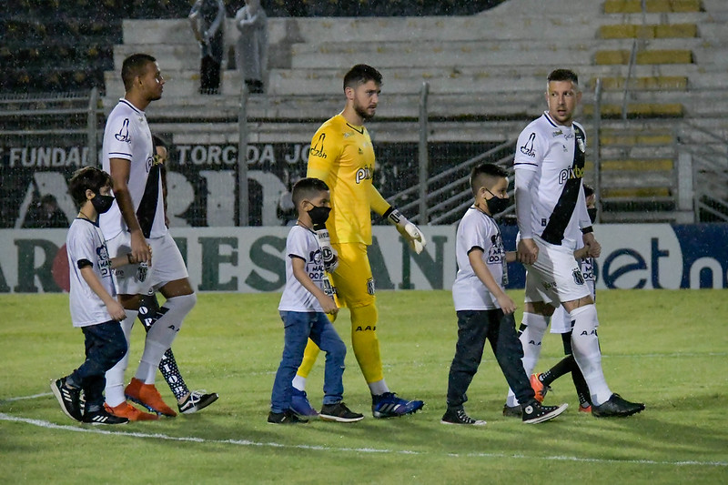 Ponte Preta: Felipe Moreira tem dúvidas para montar defesa na próxima rodada