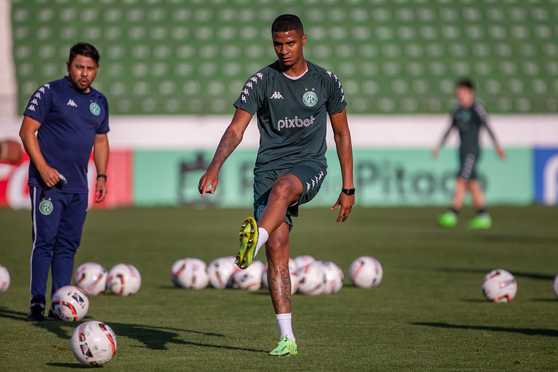 Guarani tem interesse na permanência de Derlan, mas tem concorrência pelo zagueiro